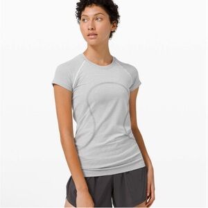 Women’s Lululemon Gray Swiftly Tech Short Sleeve 2.0, Medium (6-8)